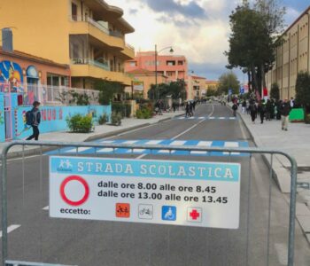 Strada scolastica a Olbia.